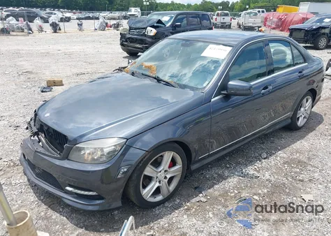 2011 Mercedes-Benz C 300 Luxury 4Matic/Sport 4Matic z USA, uszkodzony, nr VIN WDDGF8BB7BR146278